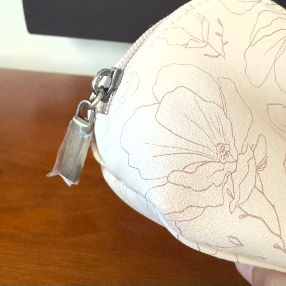 Azaria Cosmetic Pouch - Picture 4 of 10